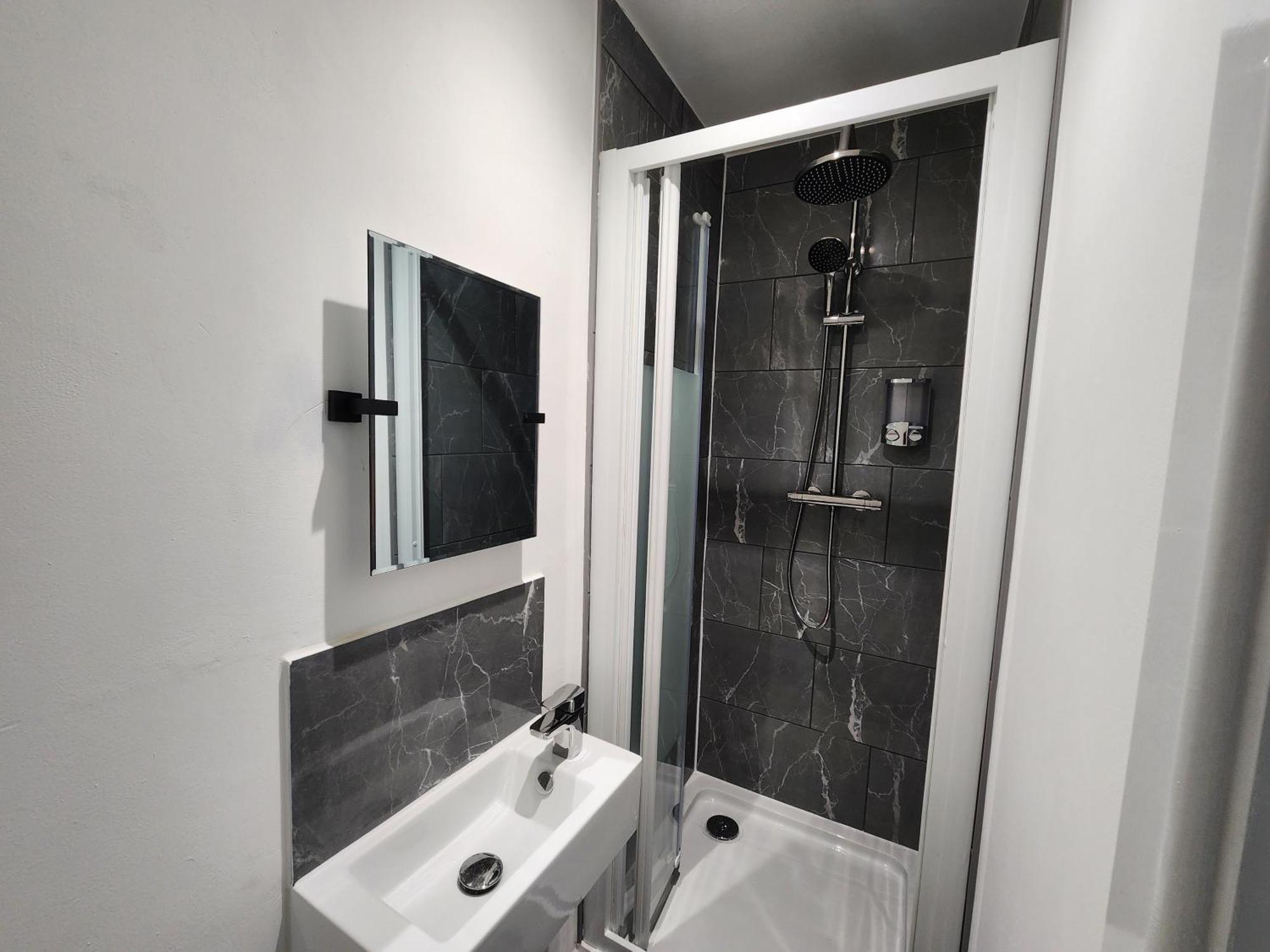 - 2 Bathrooms, Smart Tv's