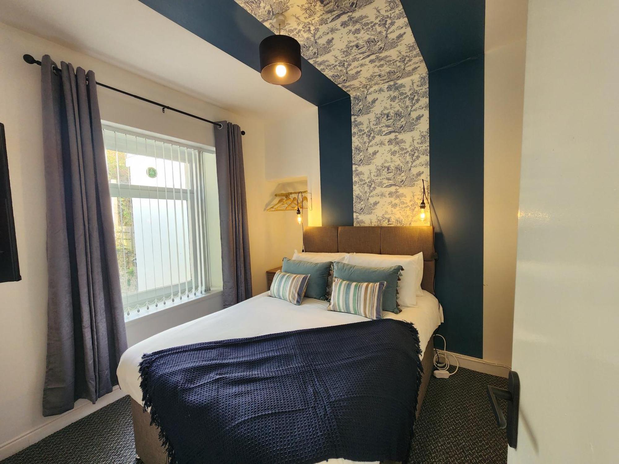 - 2 Bathrooms, Smart Tv's Swansea